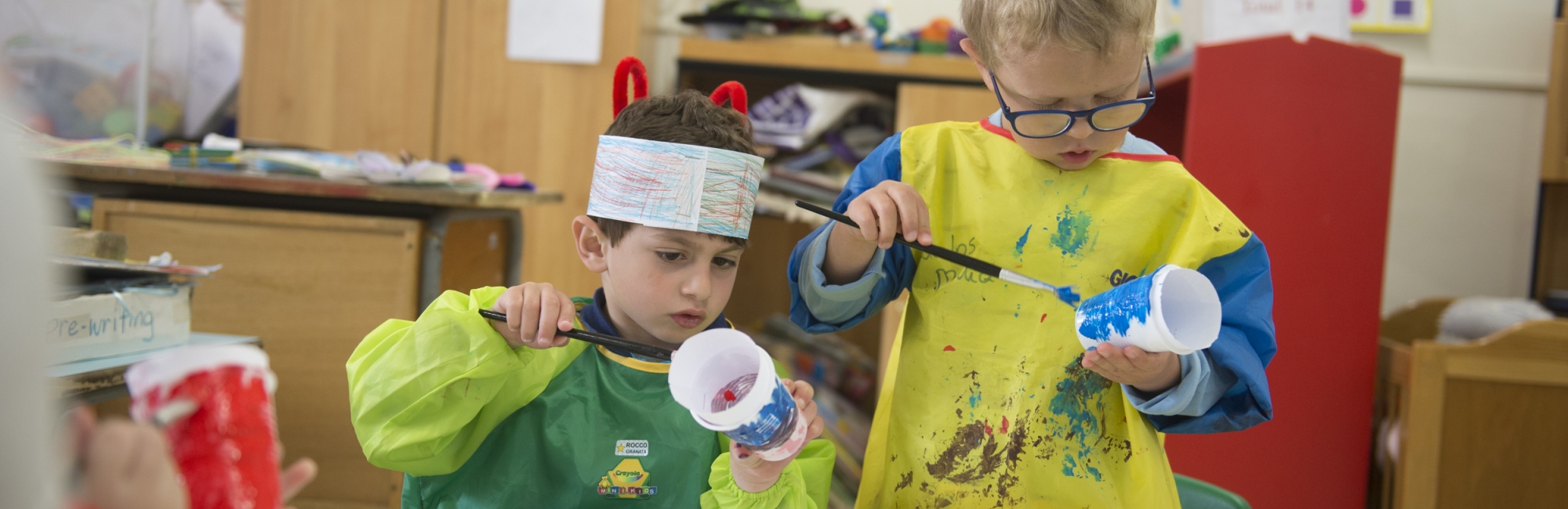 Two children in an activity during Klabb 3-16